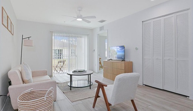 Cozy Coastal 2 Bedroom Apartment