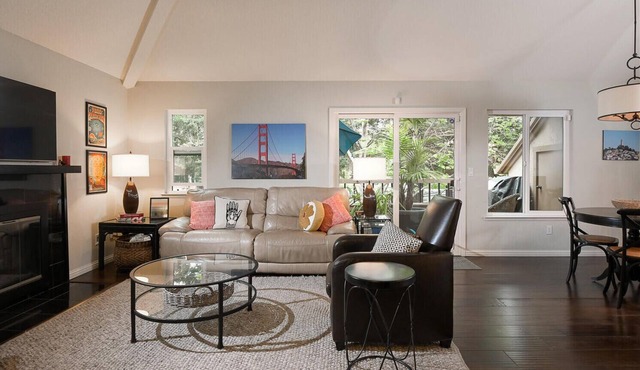 Cozy condo near downtown Campbell - like a birdhouse!