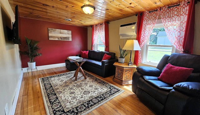 Cozy & Convenient Home Near The University/Bangor