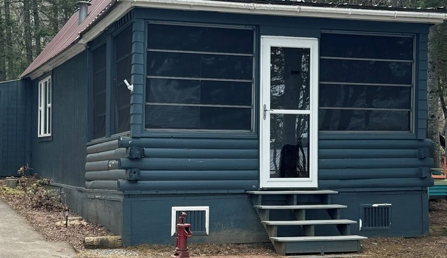 Cozy escape in Portage Lake. Sleeps up to ten people!