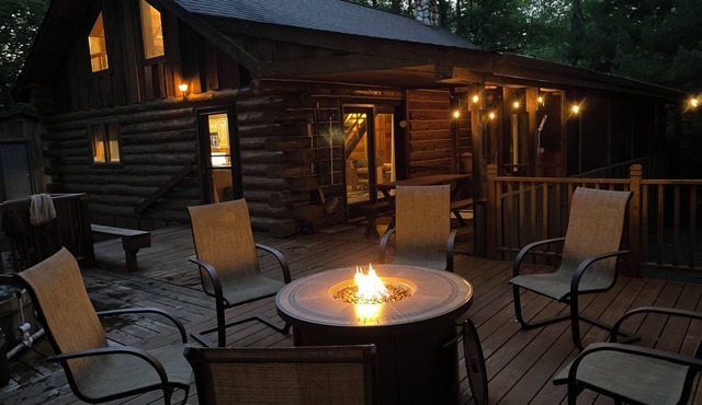 COZY FALL GETAWAY-Private Trillium Lake Log Cabin-Sauna & Nature Escape in Hackensack