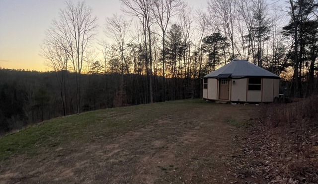 Cozy Mountain Yurt Retreat – in the Heart of Marshall, NC