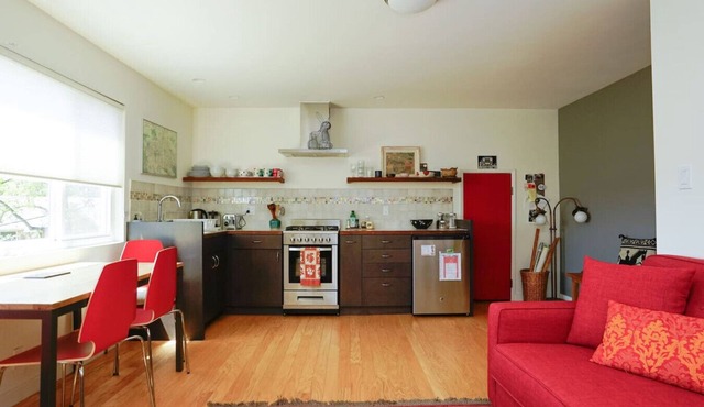 Cozy Renovated Bay View Apt in Oakland w/Parking