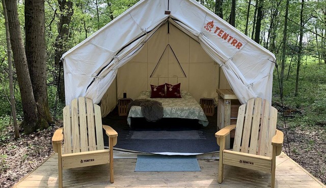 Cozy Secluded Safari Tent Immersed in Nature in Ravenna, Ohio