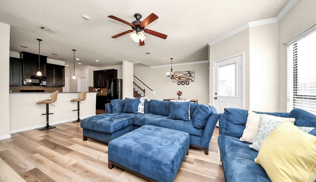 Cozy & Spacious Getaway with King bed and Backyard