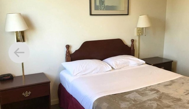 (Cozy studio, 2BED, 1BA, No kitchen)
