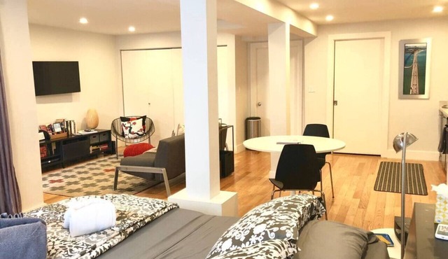 Cozy Studio Apt in Presidio Hts