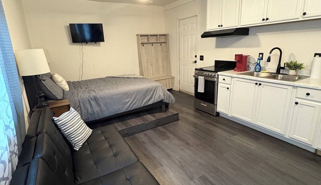 Cozy studio in lovely Anchorage with WiFi Nearby Restaurants close to Downtown