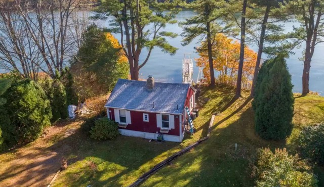 Cozy Waterfront Cottage in Harpswell, Maine