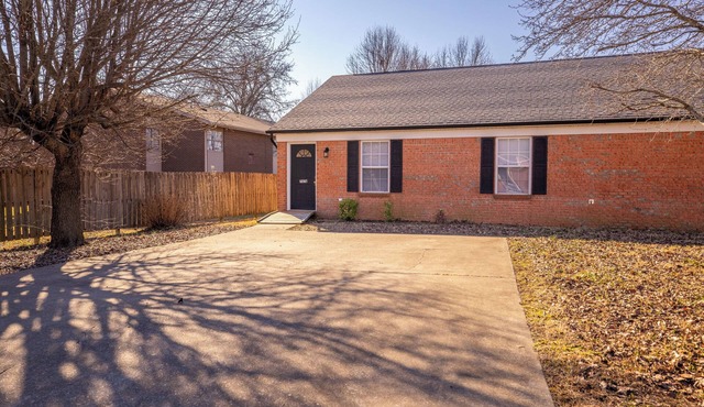 Cul de sac 3bed/2bath, in unit laundry, pet friendly, off street parking