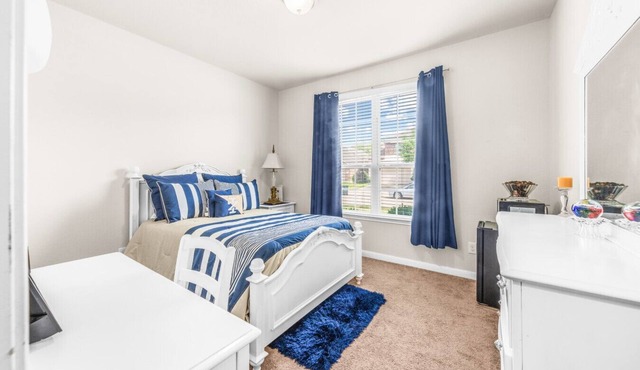 Cypress Landing Subdivision - Private Room in a Shared Home