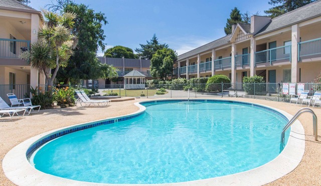 Days Inn by Wyndham Redwood City