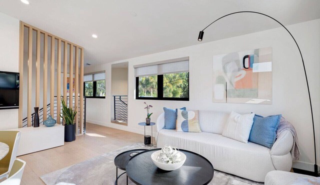 Dazzling Modern Home Close to Downtown Palo Alto & Stanford