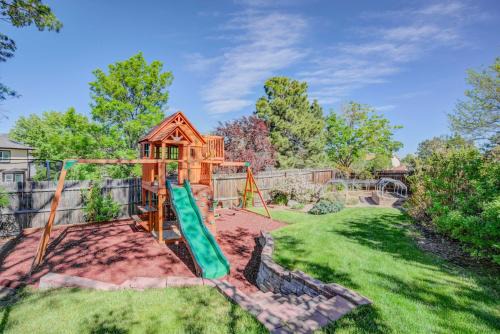 Deep Blue Spacious Escape w Hot Tub & Playground