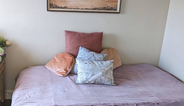 Delightful bedroom 5min to Pinol shoreline,10 min to Keller Beach extended stay
