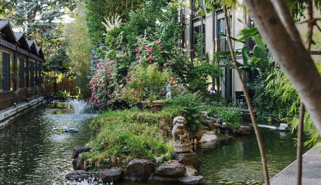 Dinah's Garden Hotel