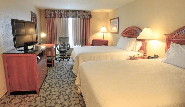 Discover Houston's Beauty from Comfortable Room with Outdoor Swimming Pool