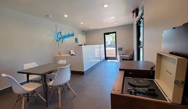 Discover the Best Santa Clara Has to Offer! 4 Units with FREE Parking!