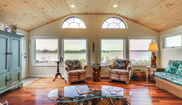 Dock + Water Access: Charlestown Beach Escape!