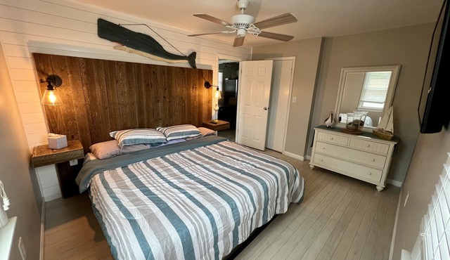 Dog-Friendly 2-floor Dewey Beach condo, steps away from beach, sleeps 10