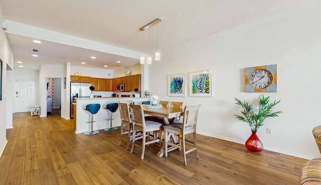Dog friendly bayfront 4th floor condo with bay views heated pool and spa WD