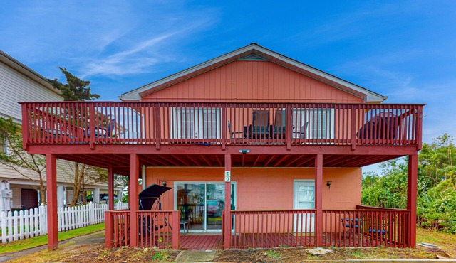 Dog-friendly Fenwick Island home with beach access – walk to shops