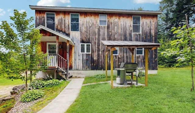 Dog-friendly home with huge yard - near swimming hole, snowmobiling