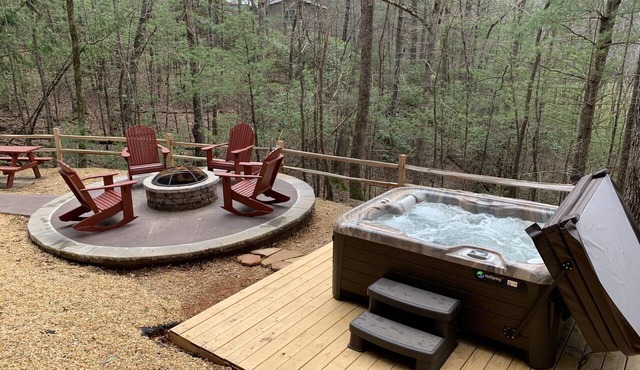 Dog Friendly, Secluded Log Cabin, Hot-Tub, Fireplace, Fire Pit, Game Rm, King Bd