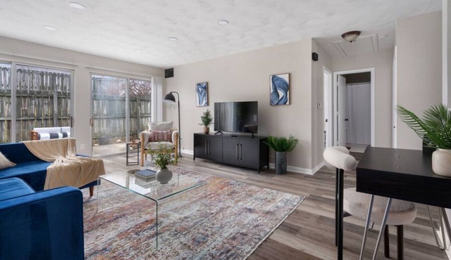 Dogwood and Oak-2 BR, King Beds, Patio