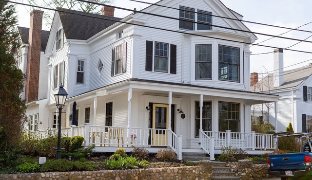 Downtown Captain's Mansion- The Dexter- Family, event, and pet friendly