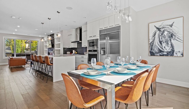Downtown Luxury with Amazing Kitchen & jetted tub! in Calgary