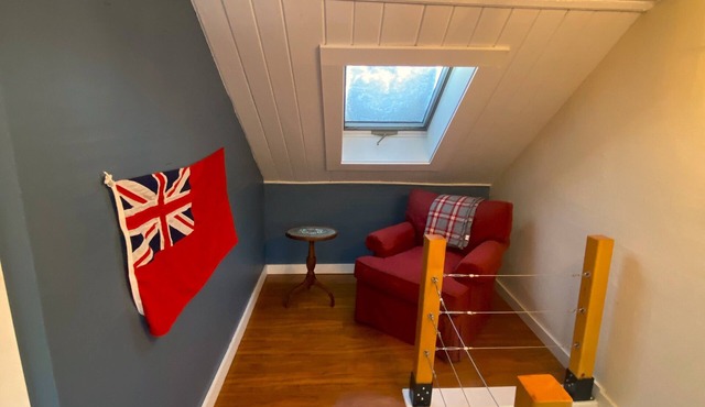 Dragonfly Cottage: An airy 2-bedroom cottage in delightful Brooklin with WiFi