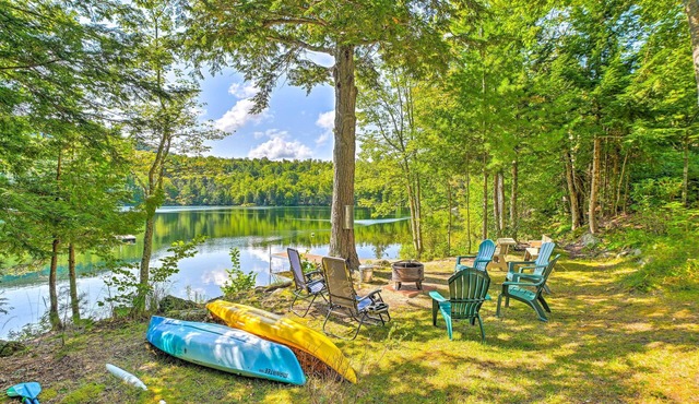 Dreamy Bucksport Hideaway on Freshwater Pond!