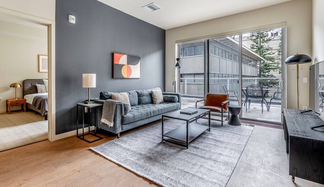 Dreamy Oakland 2BR w/Gym, walk to Restaurants & Shops, by Blueground