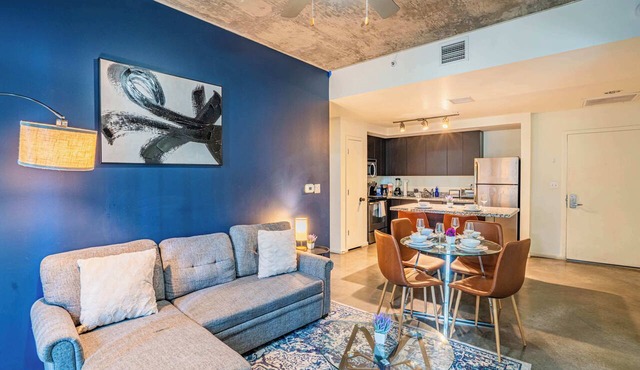 DT PHX Getaway with Balcony Pool Gym and WD