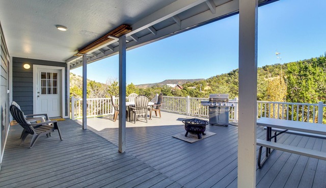 Eagar Vacation Rental Home w/Spacious Deck! in Eagar
