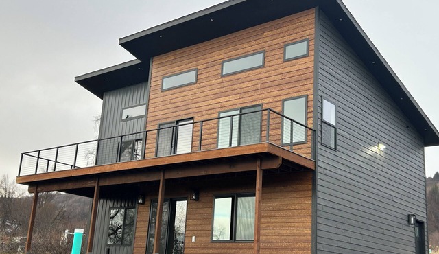 East End Summit – Ocean & Mountain View Retreat in Homer, Alaska