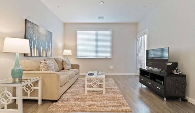 Easy Access to Transit, Shops & Dining! In-unit Laundry & Kitchen