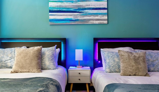 Eclectic Tech and Family Friendly with Gaming 5 min Walk to Meta in Menlo Park