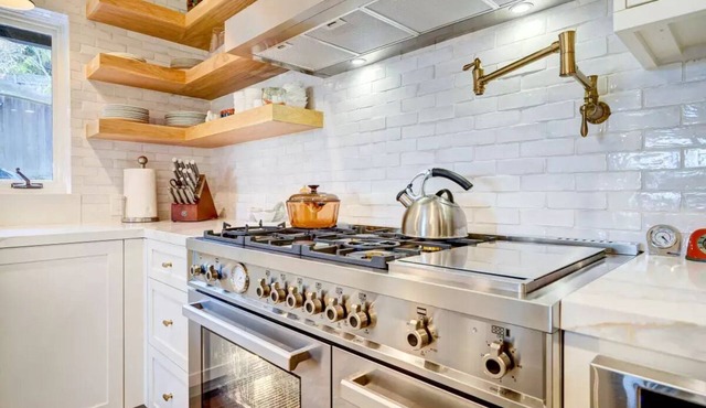 Elegant Bay Area Escape Oakland Hills Views, Chef's Kitchen, Claremont Hotel