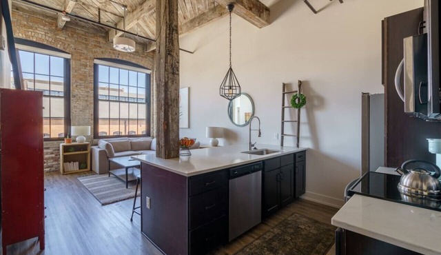 Elegant Short North Factory Loft