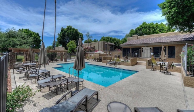 Endless CASAbilities at this updated, clean Arcadia condo