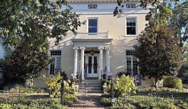 Enjoyable bed & breakfast within a historic home in downtown Lebanon