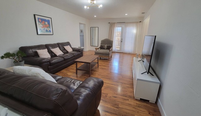 Entire 5B3B Quiet Bungalow with Large Backyard Near High Tech