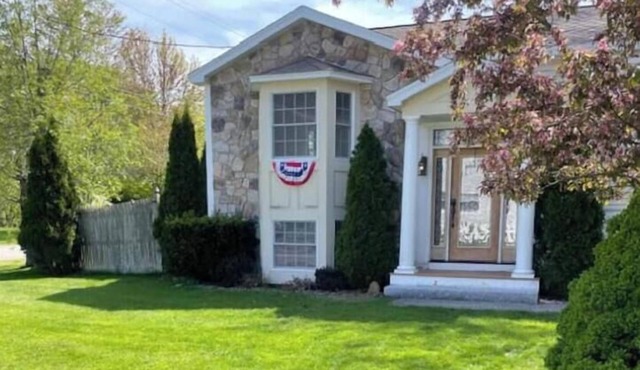 Entire Home In Saco Maine! 3.5mil to Old Orchard Beach. Coastal Retreat!
