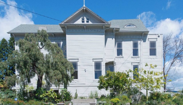Epic, gorgeous, huge historic, Victorian mansion - easily sleeps 40+