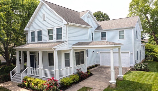 Excellent 7 Bedroom home in Bear Trap Dunes! Community Pool, WIFI, Shuttle Service, Extra Space to Unwind!
