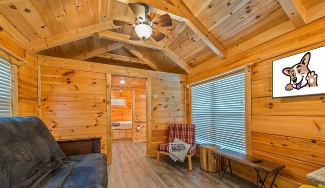Excellent Choice! Full Kitchen, Pool, Short Drive to Boonville Heritage Park