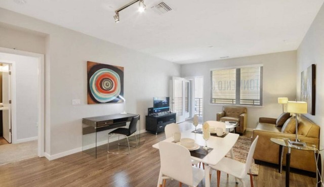 Exclusive Amenities: 2BR Condo near Facebook in Menlo Park