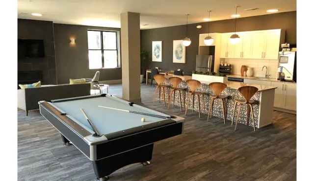 Executive Level Suite w/ Free Garage Parking (519)